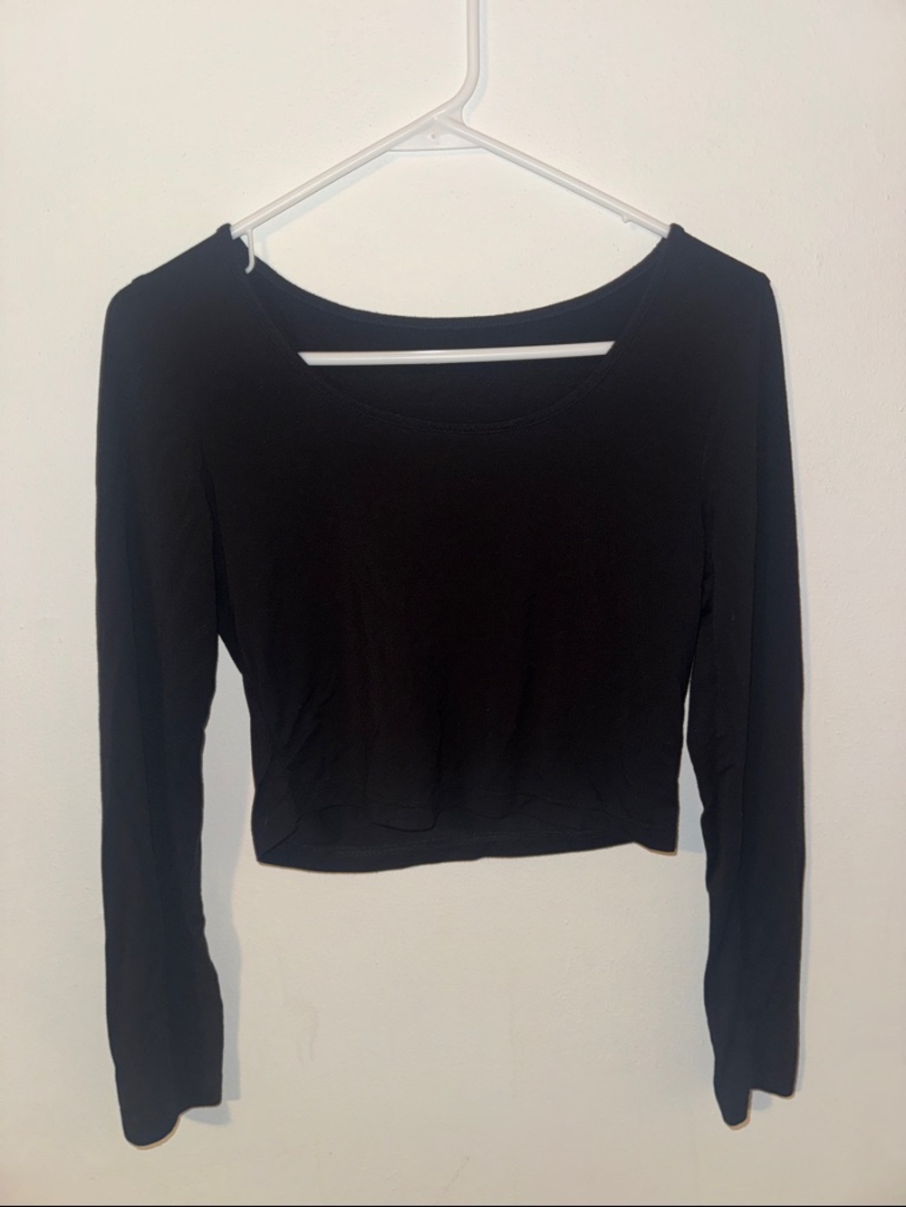 Black Long-Sleeve Scoop Neck Crop Top